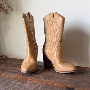 MIA Raylyn Malta Heeled Western Boots Sz 7- Like New!